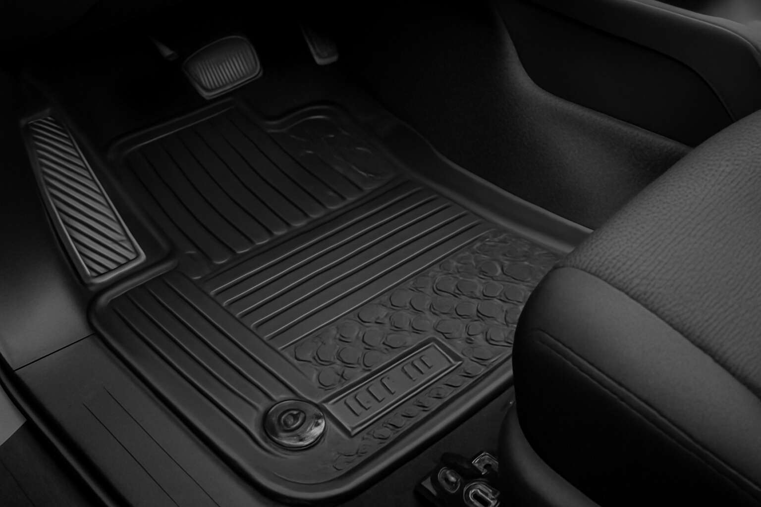 toyota hilux rubber floor mats
