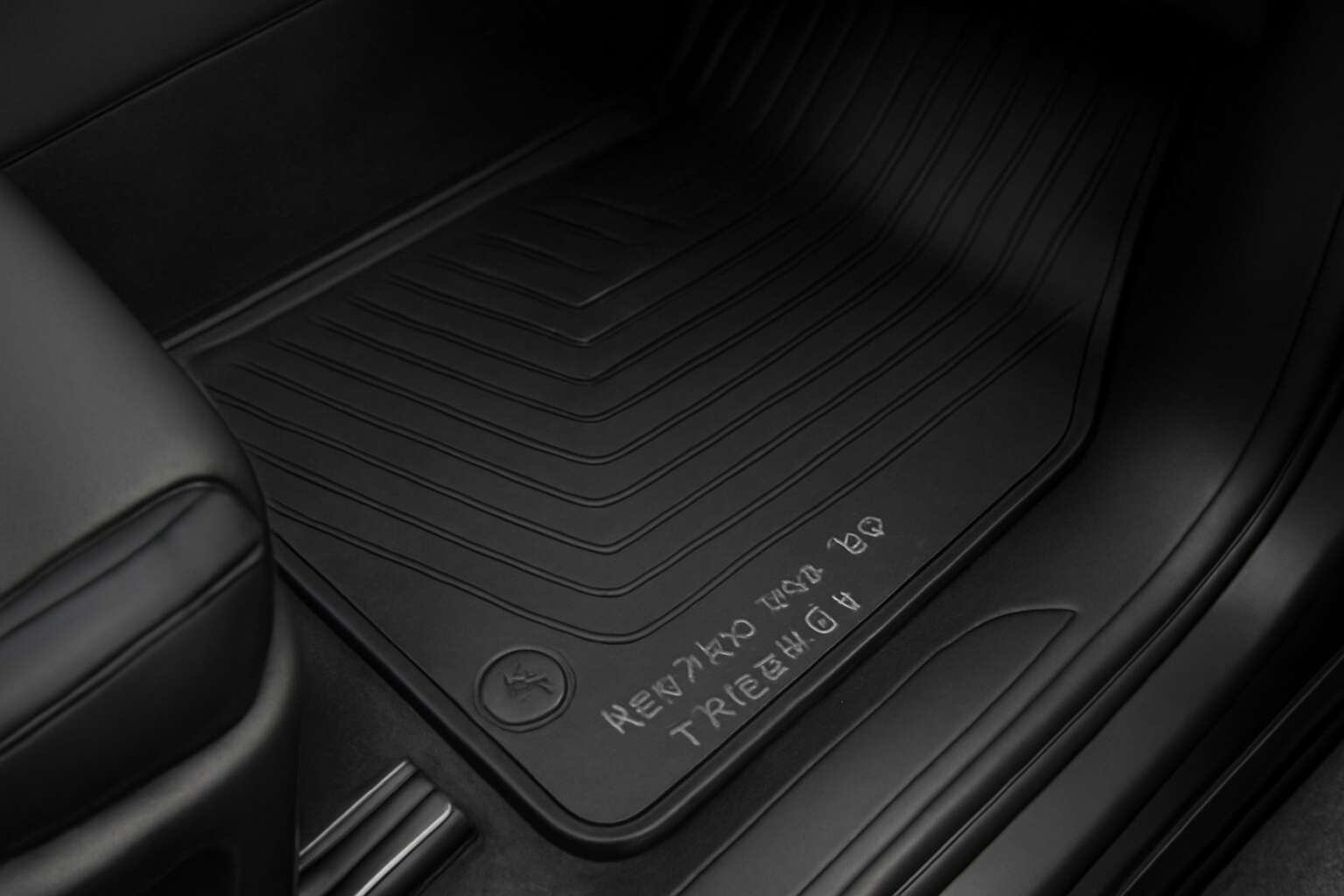 porsche macan ev rubber floor mats